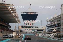 Max Verstappen (NLD) Scuderia Toro Rosso STR10. 28.11.2015. Formula 1 World Championship, Rd 19, Abu Dhabi Grand Prix, Yas Marina Circuit, Abu Dhabi, Qualifying Day.