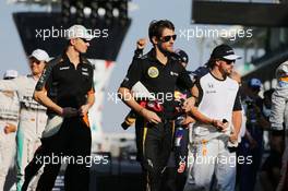 Romain Grosjean (FRA) Lotus F1 Team on the drivers parade. 29.11.2015. Formula 1 World Championship, Rd 19, Abu Dhabi Grand Prix, Yas Marina Circuit, Abu Dhabi, Race Day.