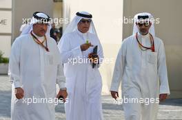 (L to R): Sheikh Mohammed bin Essa Al Khalifa (BRN) CEO of the Bahrain Economic Development Board with Zayed Rashed Al Zayani (BRN) Chairman of Bharain International Circuit. 29.11.2015. Formula 1 World Championship, Rd 19, Abu Dhabi Grand Prix, Yas Marina Circuit, Abu Dhabi, Race Day.