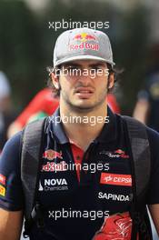 Carlos Sainz Jr (ESP) Scuderia Toro Rosso. 29.11.2015. Formula 1 World Championship, Rd 19, Abu Dhabi Grand Prix, Yas Marina Circuit, Abu Dhabi, Race Day.