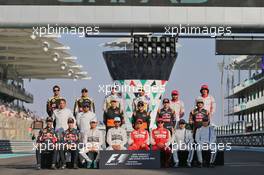 The drivers' end of season group photograph. 29.11.2015. Formula 1 World Championship, Rd 19, Abu Dhabi Grand Prix, Yas Marina Circuit, Abu Dhabi, Race Day.