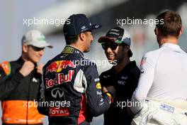 Sergio Perez (MEX), Sahara Force India, Daniel Ricciardo (AUS), Red Bull Racing  29.11.2015. Formula 1 World Championship, Rd 19, Abu Dhabi Grand Prix, Yas Marina Circuit, Abu Dhabi, Race Day.