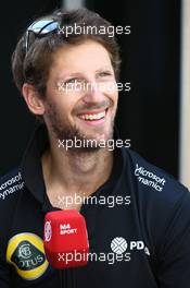 Romain Grosjean (FRA) Lotus F1 Team. 26.11.2015. Formula 1 World Championship, Rd 19, Abu Dhabi Grand Prix, Yas Marina Circuit, Abu Dhabi, Preparation Day.