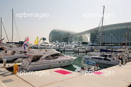 The HMS Murray Walker with other boats in the harbour. 26.11.2015. Formula 1 World Championship, Rd 19, Abu Dhabi Grand Prix, Yas Marina Circuit, Abu Dhabi, Preparation Day.