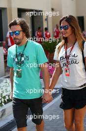 Fernando Alonso (ESP) McLaren with his girlfriend Lara Alvarez (ESP). 26.11.2015. Formula 1 World Championship, Rd 19, Abu Dhabi Grand Prix, Yas Marina Circuit, Abu Dhabi, Preparation Day.