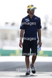 Felipe Nasr (BRA), Sauber F1 Team  26.11.2015. Formula 1 World Championship, Rd 19, Abu Dhabi Grand Prix, Yas Marina Circuit, Abu Dhabi, Preparation Day.