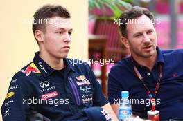 (L to R): Daniil Kvyat (RUS) Red Bull Racing with Christian Horner (GBR) Red Bull Racing Team Principal. 26.11.2015. Formula 1 World Championship, Rd 19, Abu Dhabi Grand Prix, Yas Marina Circuit, Abu Dhabi, Preparation Day.