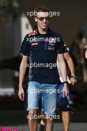 Daniil Kvyat (RUS) Red Bull Racing. 26.11.2015. Formula 1 World Championship, Rd 19, Abu Dhabi Grand Prix, Yas Marina Circuit, Abu Dhabi, Preparation Day.