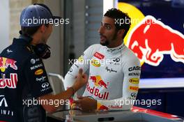 (L to R): Pierre Gasly (FRA) Red Bull Racing Test Driver with Daniel Ricciardo (AUS) Red Bull Racing. 23.10.2015. Formula 1 World Championship, Rd 16, United States Grand Prix, Austin, Texas, USA, Practice Day.