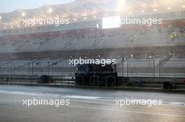 The Mercedes AMG F1 pit gantry takes a battering during a thunderstorm that cancelled FP2. 23.10.2015. Formula 1 World Championship, Rd 16, United States Grand Prix, Austin, Texas, USA, Practice Day.