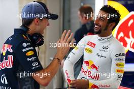 (L to R): Pierre Gasly (FRA) Red Bull Racing Test Driver with Daniel Ricciardo (AUS) Red Bull Racing. 23.10.2015. Formula 1 World Championship, Rd 16, United States Grand Prix, Austin, Texas, USA, Practice Day.