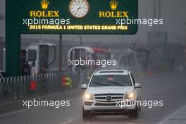Race Control vehicle in the heavy rain. 23.10.2015. Formula 1 World Championship, Rd 16, United States Grand Prix, Austin, Texas, USA, Practice Day.