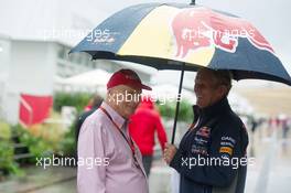 (L to R): Niki Lauda (AUT) Mercedes Non-Executive Chairman with Dr Helmut Marko (AUT) Red Bull Motorsport Consultant. 23.10.2015. Formula 1 World Championship, Rd 16, United States Grand Prix, Austin, Texas, USA, Practice Day.
