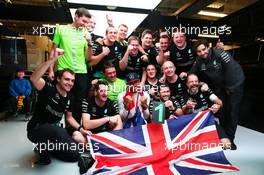 Race winner and World Champion Lewis Hamilton (GBR) Mercedes AMG F1 celebrates with the team. 25.10.2015. Formula 1 World Championship, Rd 16, United States Grand Prix, Austin, Texas, USA, Race Day.