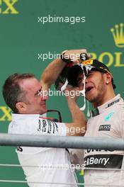 Race winner and World Champion Lewis Hamilton (GBR) Mercedes AMG F1 celebrates on the podium with Paddy Lowe (GBR) Mercedes AMG F1 Executive Director (Technical). 25.10.2015. Formula 1 World Championship, Rd 16, United States Grand Prix, Austin, Texas, USA, Race Day.