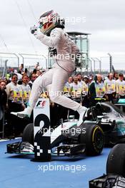 Race winner and World Champion Lewis Hamilton (GBR) Mercedes AMG F1 W06 celebrates in parc ferme. 25.10.2015. Formula 1 World Championship, Rd 16, United States Grand Prix, Austin, Texas, USA, Race Day.