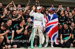 Race winner and World Champion Lewis Hamilton (GBR) Mercedes AMG F1 celebrates with team mate Nico Rosberg (GER) Mercedes AMG F1 and the team. 25.10.2015. Formula 1 World Championship, Rd 16, United States Grand Prix, Austin, Texas, USA, Race Day.