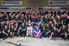 Race winner and World Champion Lewis Hamilton (GBR) Mercedes AMG F1 celebrates with the team. 25.10.2015. Formula 1 World Championship, Rd 16, United States Grand Prix, Austin, Texas, USA, Race Day.