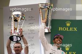 Race winner and World Champion Lewis Hamilton (GBR) Mercedes AMG F1 celebrates on the podium with Paddy Lowe (GBR) Mercedes AMG F1 Executive Director (Technical). 25.10.2015. Formula 1 World Championship, Rd 16, United States Grand Prix, Austin, Texas, USA, Race Day.