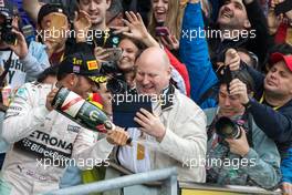 Race winner and World Champion Lewis Hamilton (GBR) Mercedes AMG F1 celebrates on the podium. 25.10.2015. Formula 1 World Championship, Rd 16, United States Grand Prix, Austin, Texas, USA, Race Day.