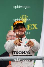 Race winner and World Champion Lewis Hamilton (GBR) Mercedes AMG F1 celebrates on the podium. 25.10.2015. Formula 1 World Championship, Rd 16, United States Grand Prix, Austin, Texas, USA, Race Day.