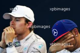 (L to R): Nico Rosberg (GER) Mercedes AMG F1 and Lewis Hamilton (GBR) Mercedes AMG F1 in the FIA Press Conference. 25.10.2015. Formula 1 World Championship, Rd 16, United States Grand Prix, Austin, Texas, USA, Race Day.