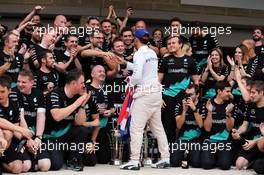 Race winner and World Champion Lewis Hamilton (GBR) Mercedes AMG F1 celebrates with the team. 25.10.2015. Formula 1 World Championship, Rd 16, United States Grand Prix, Austin, Texas, USA, Race Day.