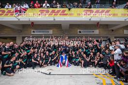 Race winner and World Champion Lewis Hamilton (GBR) Mercedes AMG F1 celebrates with the team. 25.10.2015. Formula 1 World Championship, Rd 16, United States Grand Prix, Austin, Texas, USA, Race Day.