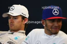 (L to R): Nico Rosberg (GER) Mercedes AMG F1 and Lewis Hamilton (GBR) Mercedes AMG F1 in the FIA Press Conference. 25.10.2015. Formula 1 World Championship, Rd 16, United States Grand Prix, Austin, Texas, USA, Race Day.