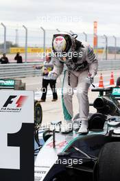 Race winner and World Champion Lewis Hamilton (GBR) Mercedes AMG F1 W06 celebrates in parc ferme. 25.10.2015. Formula 1 World Championship, Rd 16, United States Grand Prix, Austin, Texas, USA, Race Day.