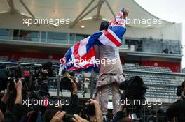 Race winner and World Champion Lewis Hamilton (GBR) Mercedes AMG F1 celebrates with the fans. 25.10.2015. Formula 1 World Championship, Rd 16, United States Grand Prix, Austin, Texas, USA, Race Day.