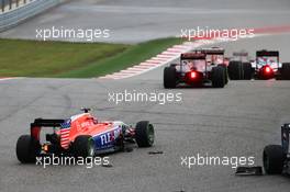 Alexander Rossi (USA) Manor Marussia F1 Team is involved in a collision at the start of the race. 25.10.2015. Formula 1 World Championship, Rd 16, United States Grand Prix, Austin, Texas, USA, Race Day.