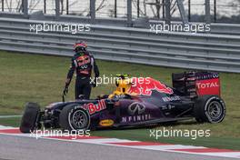 Daniil Kvyat (RUS) Red Bull Racing RB11 crashed out of the race. 25.10.2015. Formula 1 World Championship, Rd 16, United States Grand Prix, Austin, Texas, USA, Race Day.