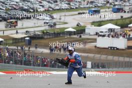 A Marshall removes debris from the circuit. 25.10.2015. Formula 1 World Championship, Rd 16, United States Grand Prix, Austin, Texas, USA, Race Day.