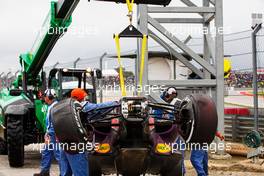 The damaged Red Bull Racing RB11 of Daniil Kvyat (RUS) Red Bull Racing. 25.10.2015. Formula 1 World Championship, Rd 16, United States Grand Prix, Austin, Texas, USA, Race Day.