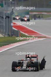 Romain Grosjean (FRA) Lotus F1 E23 with a puncture. 25.10.2015. Formula 1 World Championship, Rd 16, United States Grand Prix, Austin, Texas, USA, Race Day.