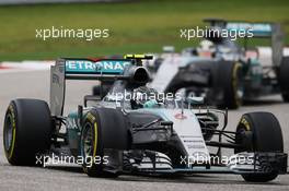 Nico Rosberg (GER) Mercedes AMG F1 W06 leads team mate Lewis Hamilton (GBR) Mercedes AMG F1 W06. 25.10.2015. Formula 1 World Championship, Rd 16, United States Grand Prix, Austin, Texas, USA, Race Day.