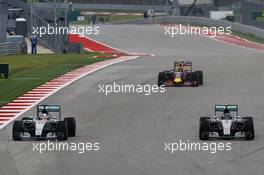 Lewis Hamilton (GBR) Mercedes AMG F1 W06 and team mate Nico Rosberg (GER) Mercedes AMG F1 W06 battle for position. 25.10.2015. Formula 1 World Championship, Rd 16, United States Grand Prix, Austin, Texas, USA, Race Day.
