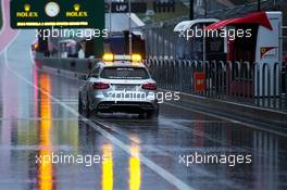 The FIA Medical Car drives through a wet and rainy pit lane. 24.10.2015. Formula 1 World Championship, Rd 16, United States Grand Prix, Austin, Texas, USA, Qualifying Day.