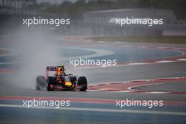 Daniil Kvyat (RUS) Red Bull Racing RB11. 24.10.2015. Formula 1 World Championship, Rd 16, United States Grand Prix, Austin, Texas, USA, Qualifying Day.