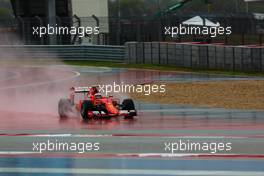 Kimi Raikkonen (FIN) Ferrari SF15-T runs wide. 24.10.2015. Formula 1 World Championship, Rd 16, United States Grand Prix, Austin, Texas, USA, Qualifying Day.