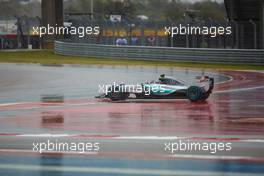 Nico Rosberg (GER) Mercedes AMG F1 W06 spins and damages his front wing. 24.10.2015. Formula 1 World Championship, Rd 16, United States Grand Prix, Austin, Texas, USA, Qualifying Day.