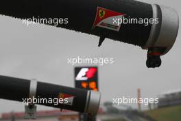 Wet and rainy Ferrari logos. 24.10.2015. Formula 1 World Championship, Rd 16, United States Grand Prix, Austin, Texas, USA, Qualifying Day.