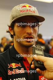 Carlos Sainz Jr (ESP) Scuderia Toro Rosso with the media. 24.10.2015. Formula 1 World Championship, Rd 16, United States Grand Prix, Austin, Texas, USA, Qualifying Day.