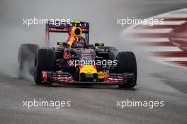 Daniil Kvyat (RUS) Red Bull Racing RB11 in the qualifying session. 25.10.2015. Formula 1 World Championship, Rd 16, United States Grand Prix, Austin, Texas, USA, Race Day.