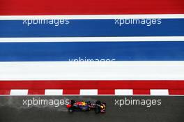 Daniil Kvyat (RUS) Red Bull Racing RB11 in the qualifying session. 25.10.2015. Formula 1 World Championship, Rd 16, United States Grand Prix, Austin, Texas, USA, Race Day.