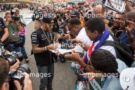 Lewis Hamilton (GBR) Mercedes AMG F1 signs autographs for the fans. 22.10.2015. Formula 1 World Championship, Rd 16, United States Grand Prix, Austin, Texas, USA, Preparation Day.