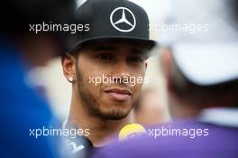 Lewis Hamilton (GBR) Mercedes AMG F1 with the media. 22.10.2015. Formula 1 World Championship, Rd 16, United States Grand Prix, Austin, Texas, USA, Preparation Day.