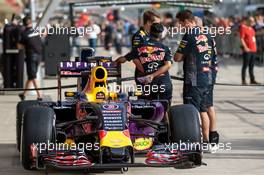 The Red Bull Racing RB11 of Daniel Ricciardo (AUS) Red Bull Racing in the pits. 22.10.2015. Formula 1 World Championship, Rd 16, United States Grand Prix, Austin, Texas, USA, Preparation Day.