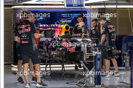 A Red Bull Racing RB11 is prepared in the pits. 22.10.2015. Formula 1 World Championship, Rd 16, United States Grand Prix, Austin, Texas, USA, Preparation Day.